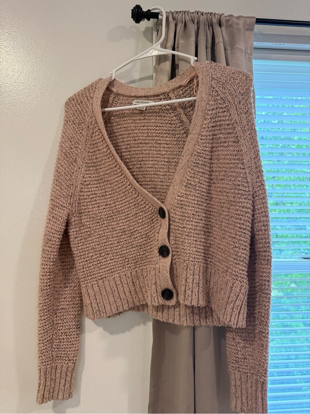 American Eagle Outfitters Chunky V-Neck Cardigan in Dusty Rose
